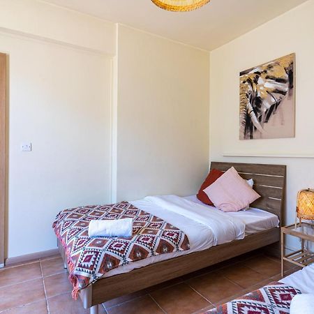 Celine'S 2 Bedrooms Apartment In Larnaca Center Kültér fotó
