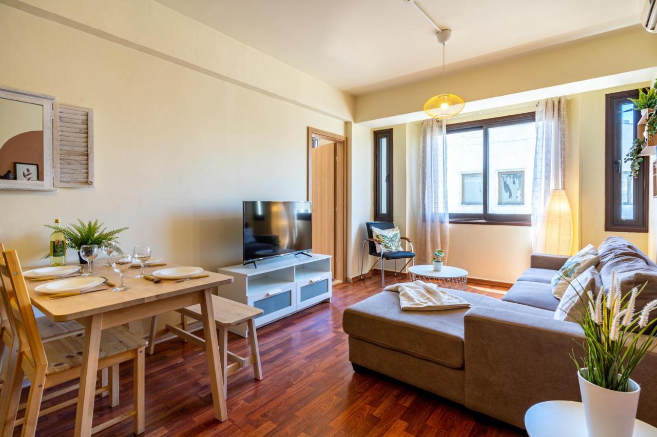 Celine'S 2 Bedrooms Apartment In Larnaca Center Kültér fotó